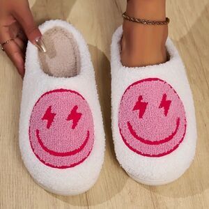 Women’s Pink Plush Fuzzy Smiley Slippers Size 9 Cozy Indoor Gift Ready, New